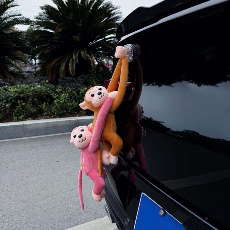 🐒 Kreativ bilhängare med långarmad apa – rolig och iögonfallande